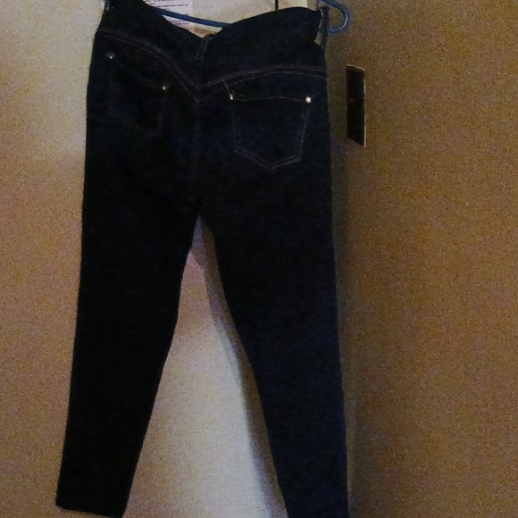 Jeans - Picture 3 of 4